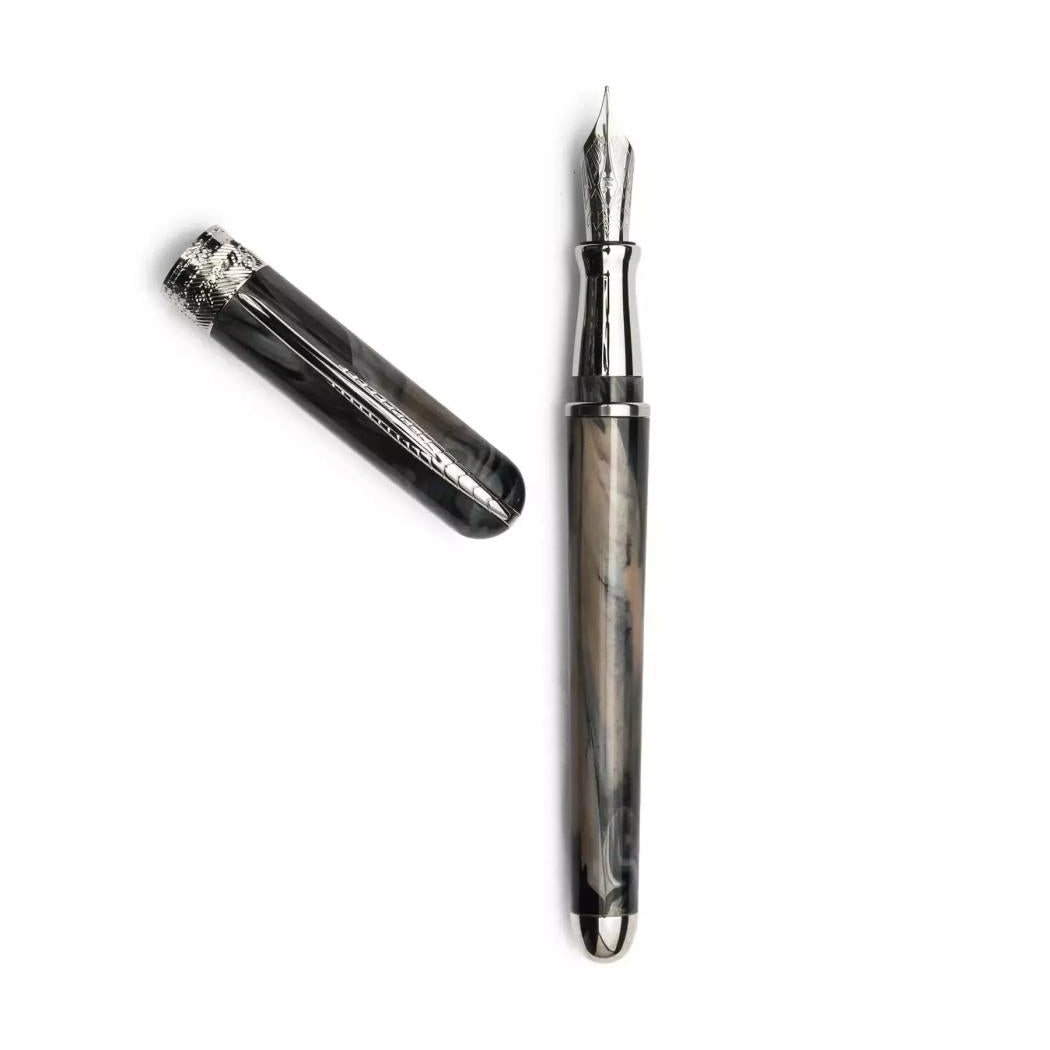 Pineider Avatar UR Traveller Penna Stilografica – Colore Forest, Punta EF – Sistema Twin Tank, Made In Italy